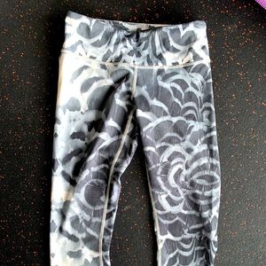 Lululemon cropped leggings